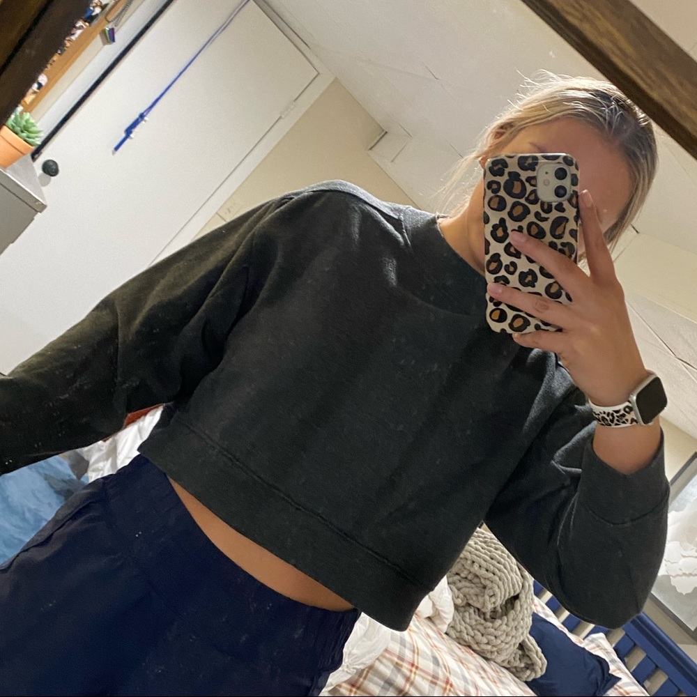 Cropped gray sweatshirt size medium